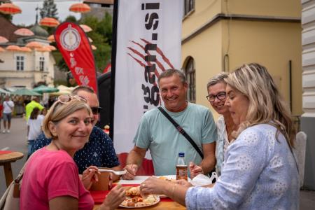 Dnevi narodnih noš in oblačilne dediščine v Kamniku   (24)